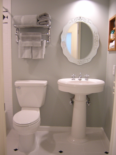 Another example of a small bathroom
